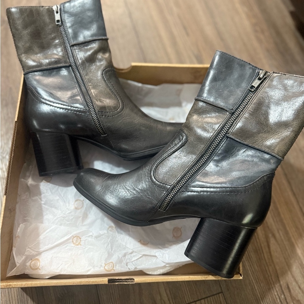 Born Hayley Dark Grey Leather Ankle Boots Womens 9 Block Heel Side Zip NIB